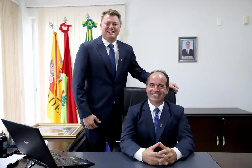 Zirke e Cledson s&atilde;o empossados para gest&atilde;o 2021-2024, em Guabiruba