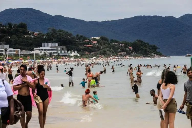 Praias lotadas em Santa Catarina