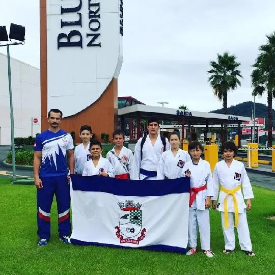 Equipe de karatê de Guabiruba conquista seis medalhas 