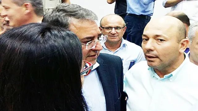 Vequi acompanha apresentação de projeto