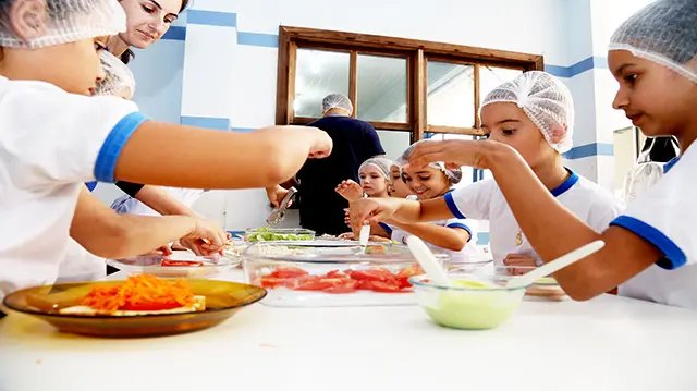 Guabiruba incentiva alimenta&ccedil;&atilde;o saud&aacute;vel nas escolas