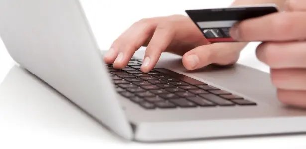 Homem é vítima de golpe em compra de TV pela internet