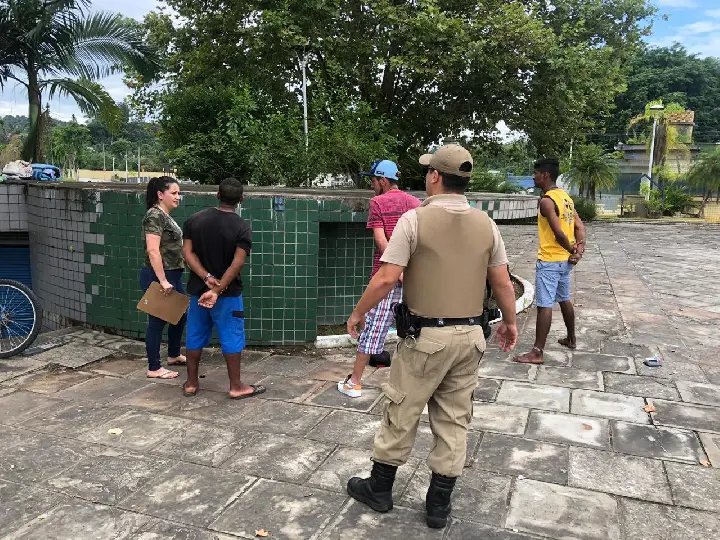Assist&ecirc;ncia Social faz abordagem a moradores em situa&ccedil;&atilde;o de rua 