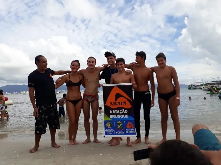 Atletas da Nata&ccedil;&atilde;o participam da Travessia Ilha de Porto Belo