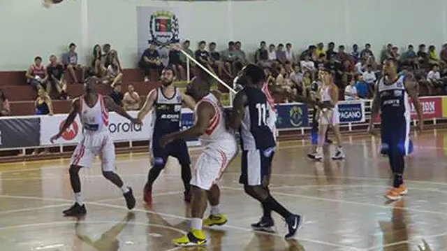 Basquete Brusque &eacute; superado por Cravinhos