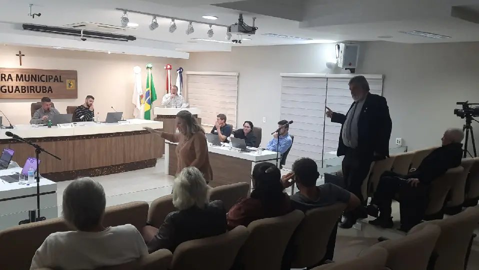(V&Iacute;deo) Desacordo com realiza&ccedil;&atilde;o de sess&atilde;o solene gera mal estar na C&acirc;mara de Guabiruba