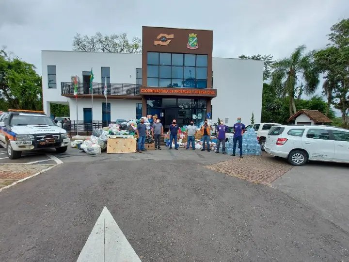 Prefeitura de Brusque entrega itens arrecadados para atingidos de Presidente Get&uacute;lio
