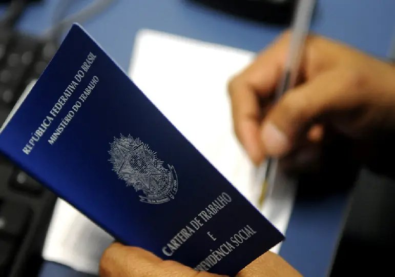 Desemprego bate recorde chegando a 14 milh&otilde;es no pa&iacute;s