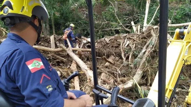 Corpo de Bombeiros Militar refor&ccedil;a efetivo nas buscas em Presidente Get&uacute;lio
