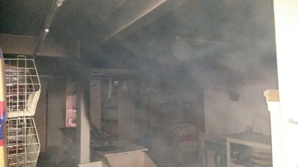 Incêndio danifica camisaria no centro de Guabiruba