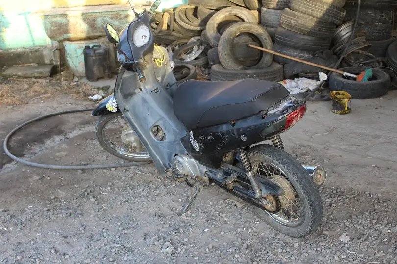Adolescente é conduzido por estar com moto furtada