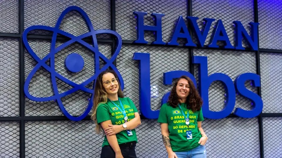 Colaboradoras do Havan Labs palestram em evento de tecnologia para mulheres