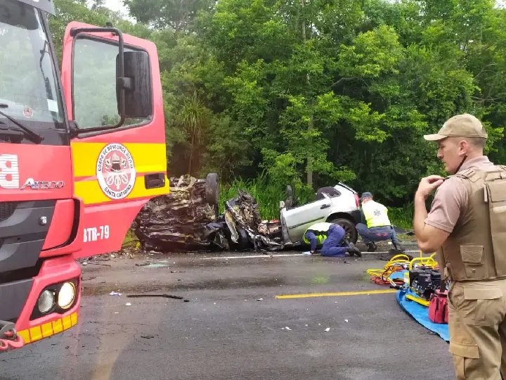 Acidente na BR-280 deixa 6 v&iacute;timas fatais, entre elas tr&ecirc;s crian&ccedil;as 