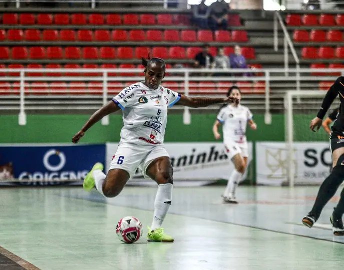 Barateiro Havan Futsal faz jogo competitivo, mas perde para Tabo&atilde;o na LFF