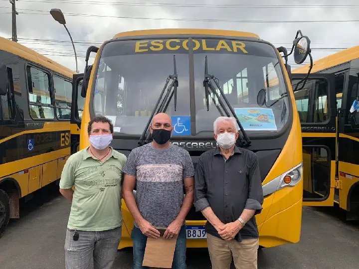 Brusque recebe &ocirc;nibus escolar do Governo do Estado 