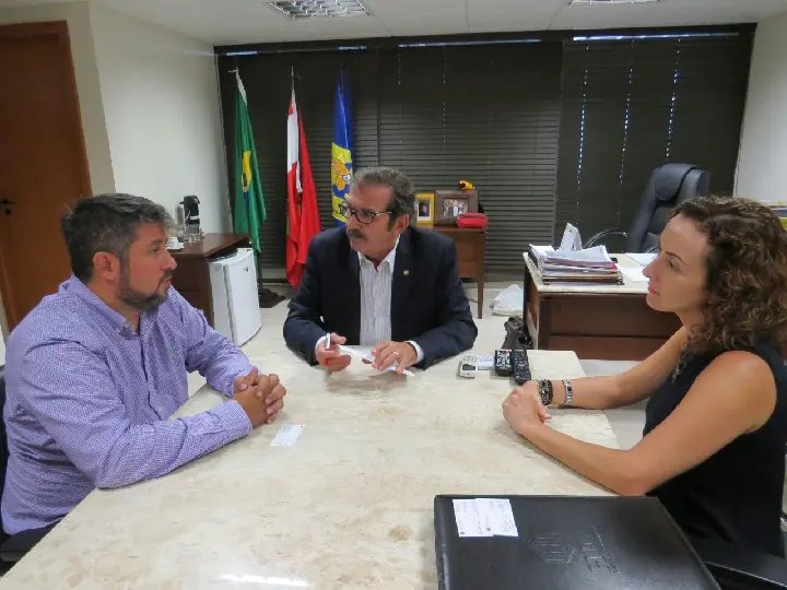 Vereador e secretária se reúnem com deputados em Florianópolis