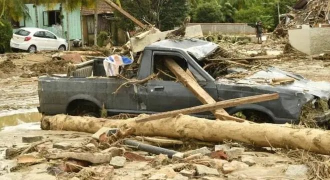 14 mortes confirmadas ap&oacute;s temporal que atingiu Alto Vale do Itaja&iacute;