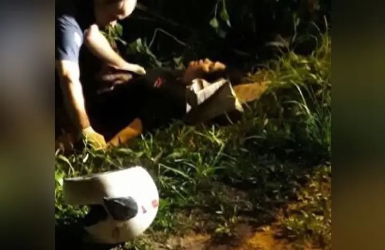 Moto se perde em curva e casal cai em Ribanceira