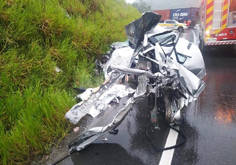 Acidente de tr&acirc;nsito deixa quatro mortos na SC-416