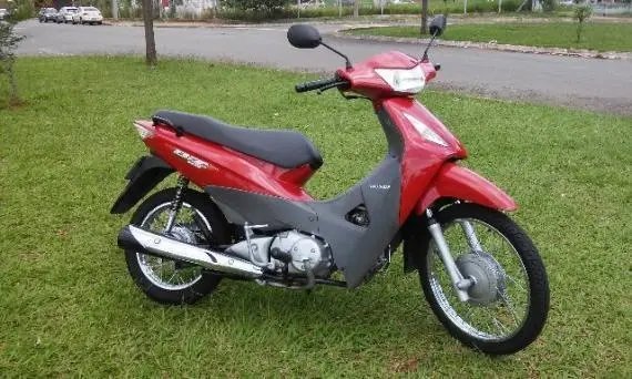Mulher suspeita de clonagem de Biz ao realizar licenciamento