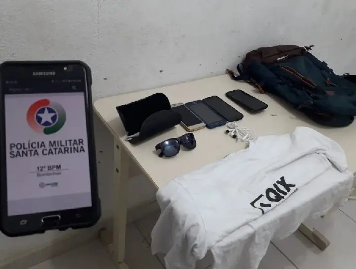 Homem causa tumulto ao ser preso por roubo em Bombinhas