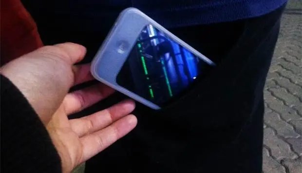 Guabirubense suspeita que vizinha roubou encomenda com celular