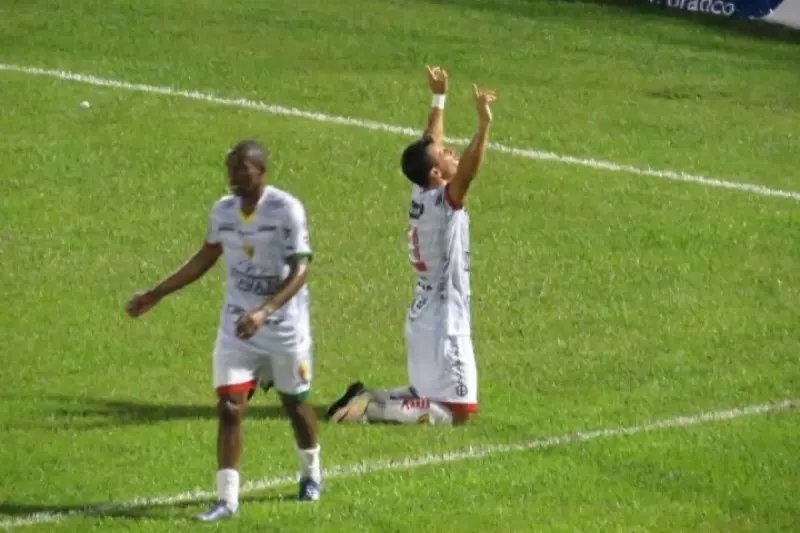 Brusque vence Barroso em jogo tenso