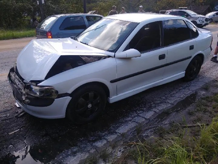 Colis&atilde;o frontal na rodovia Gentil Batisti Archer deixa mulher ferida