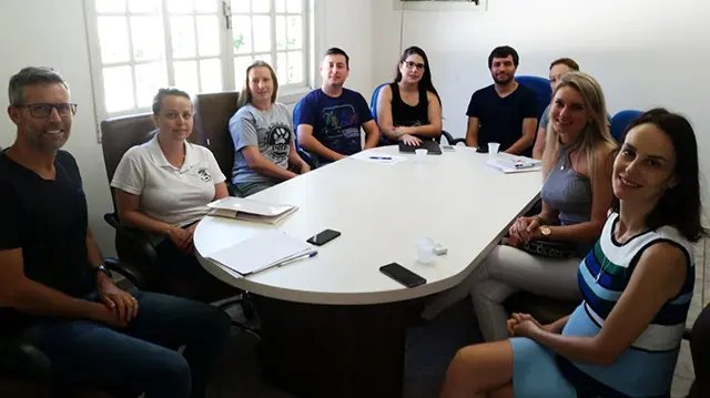 Reunião trata sobre controle populacional de cães e gatos em Guabiruba