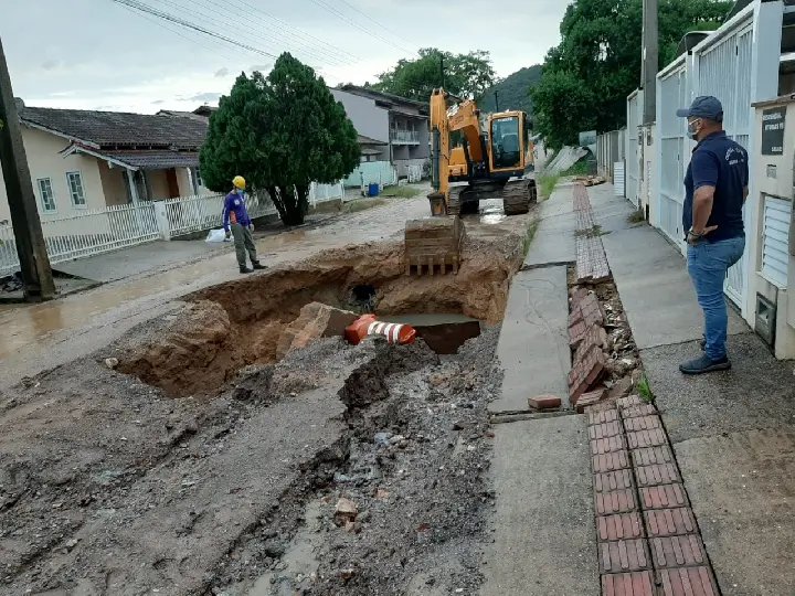 Cinco bairros de Brusque registraram problemas com o temporal 