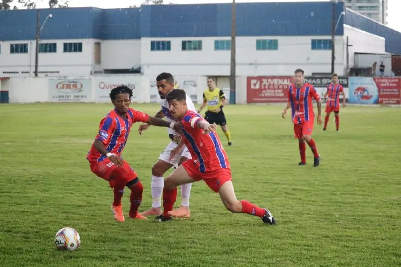 Com um a menos, Carlos Renaux arranca empate fora de casa