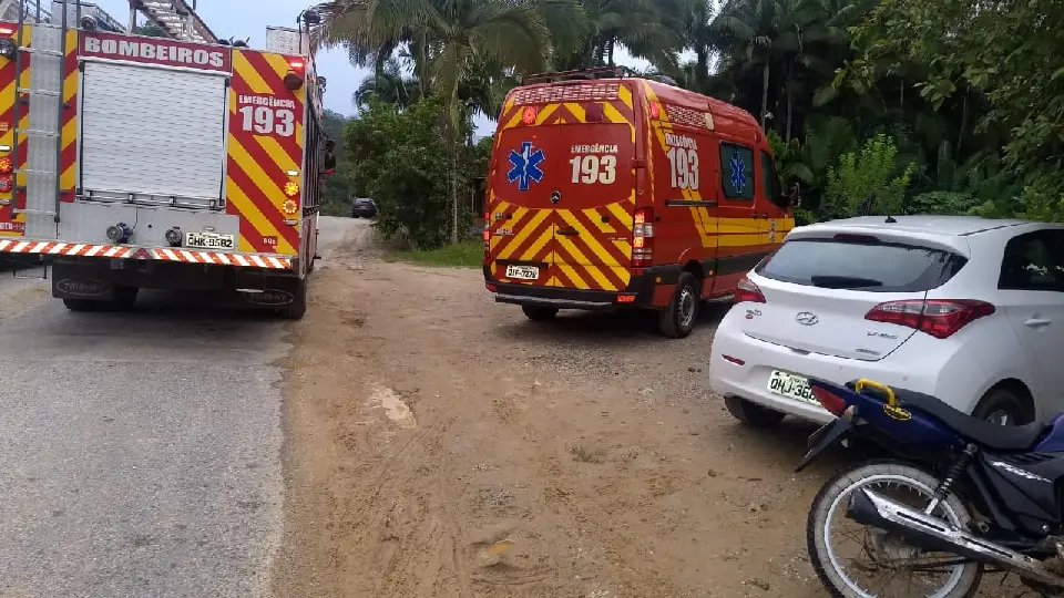 Motociclista é conduzido ao hospital após acidente no Águas Negras 