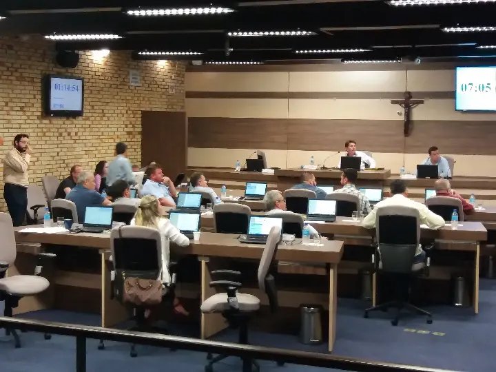 Plantão estendido precisa de rigor nos critérios, diz vereador