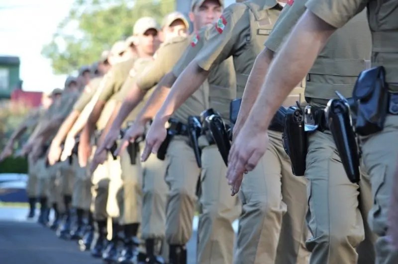 Governador Colombo anuncia a chamada de novos policiais militares nesta segunda-feira