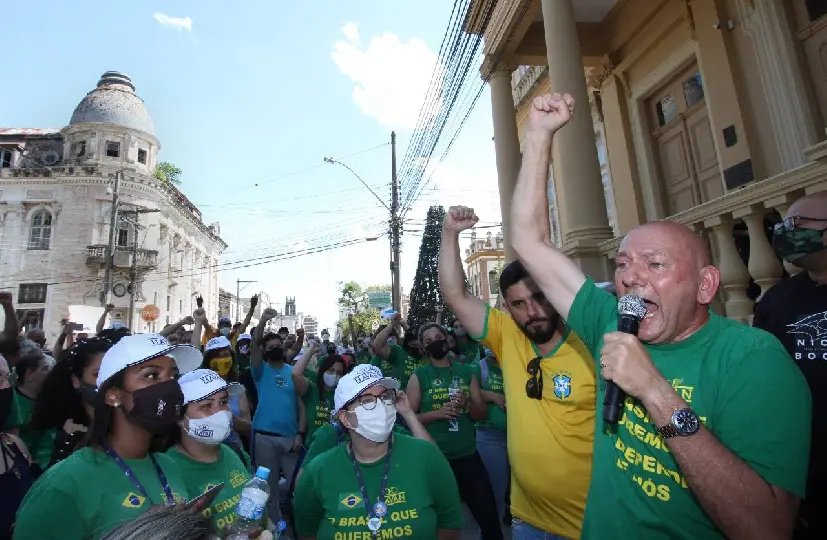 Luciano Hang &eacute; autuado pela pol&iacute;cia ap&oacute;s manifesto no Rio Grande do Sul