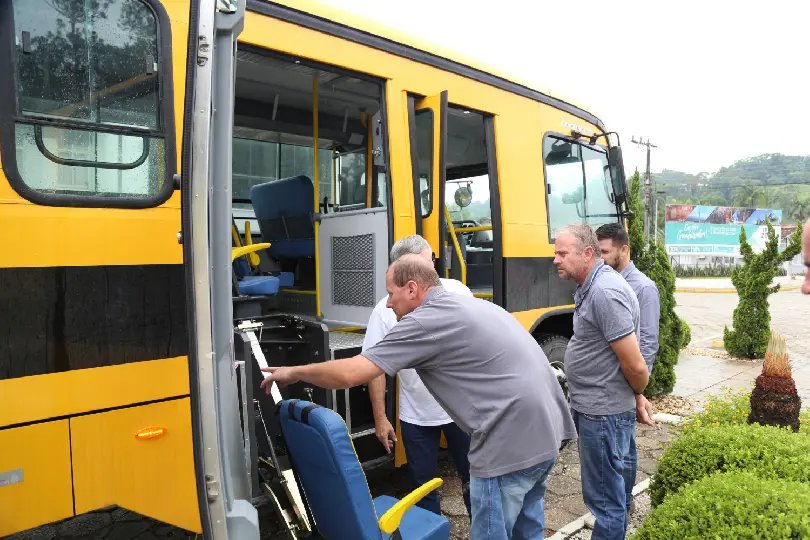 Reforço no transporte escolar guabirubense