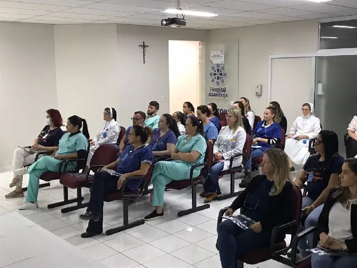 (V&iacute;deo) Secret&aacute;rio de Sa&uacute;de ministra palestra no Hospital Azambuja