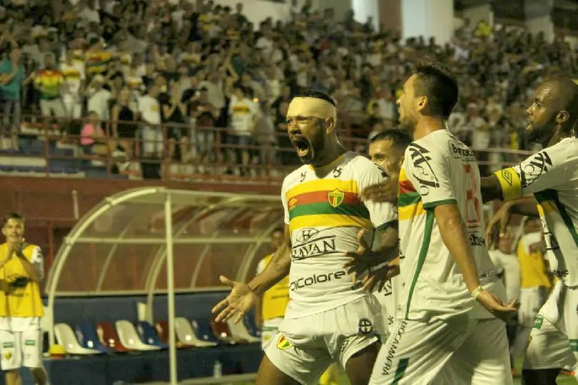 Brusque encara o Avaí com a necessidade de trazer pontos
