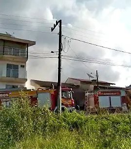 (V&Iacute;DEO) Inc&ecirc;ndio atinge resid&ecirc;ncia em Brusque esta tarde