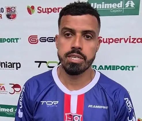 Diego Torres j&aacute; treina no Carlos Renaux