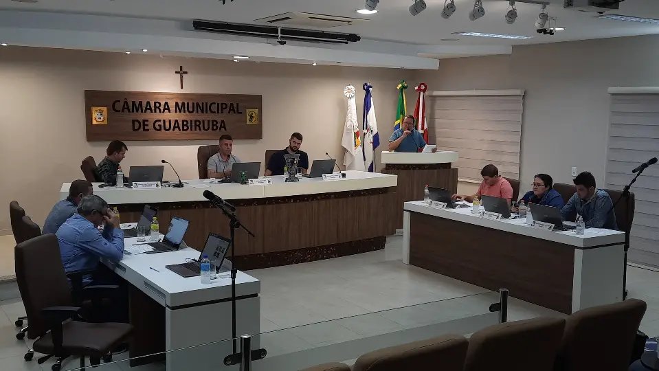 (V&iacute;deo) Vereadores cobram melhorias em coberturas de pontos de &ocirc;nibus e servi&ccedil;o de telecomunica&ccedil;&otilde;es