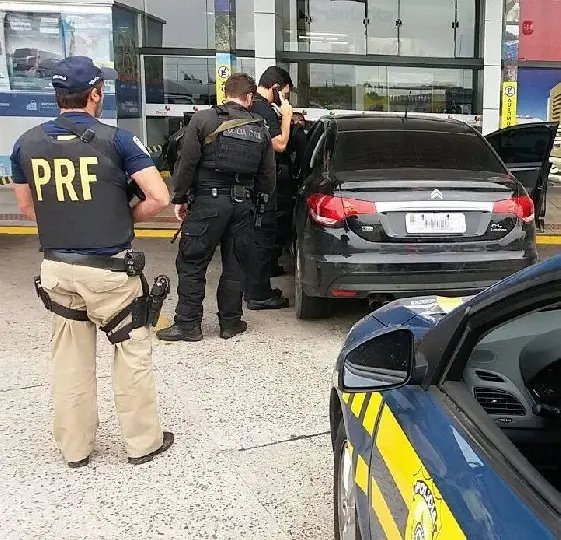 Veículo envolvido em tentativa de assalto a banco é encontrado