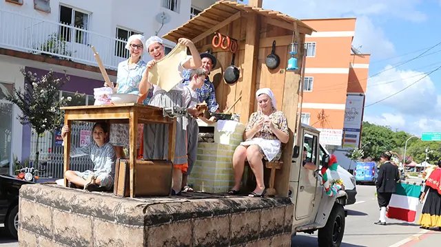 Guabiruba realiza 2ª Sfilata Del Vino