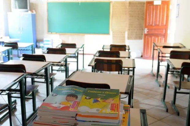 ​​​​​​​Ano letivo começa hoje para 600 mil alunos no estado