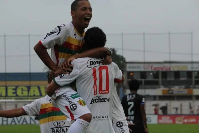 Brusque espera casa cheia hoje para vencer a Chapecoense