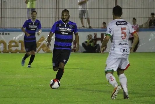 Brusque vence Tubarão na estreia de Pingo