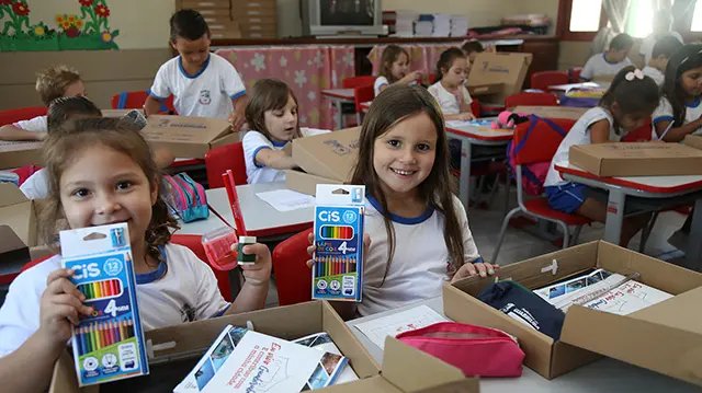 Volta às aulas em Guabiruba com entrega de kits escolares