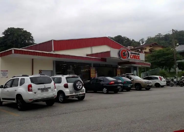 Assaltantes levam dinheiro de mercado no Guarani