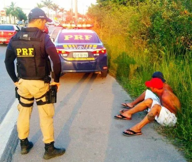 PRF detém dois homens com objetos furtados em Itajaí