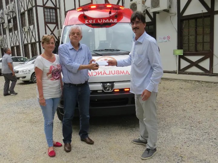 Prefeitura de Brusque recebe nova ambulância para atendimento do Samu